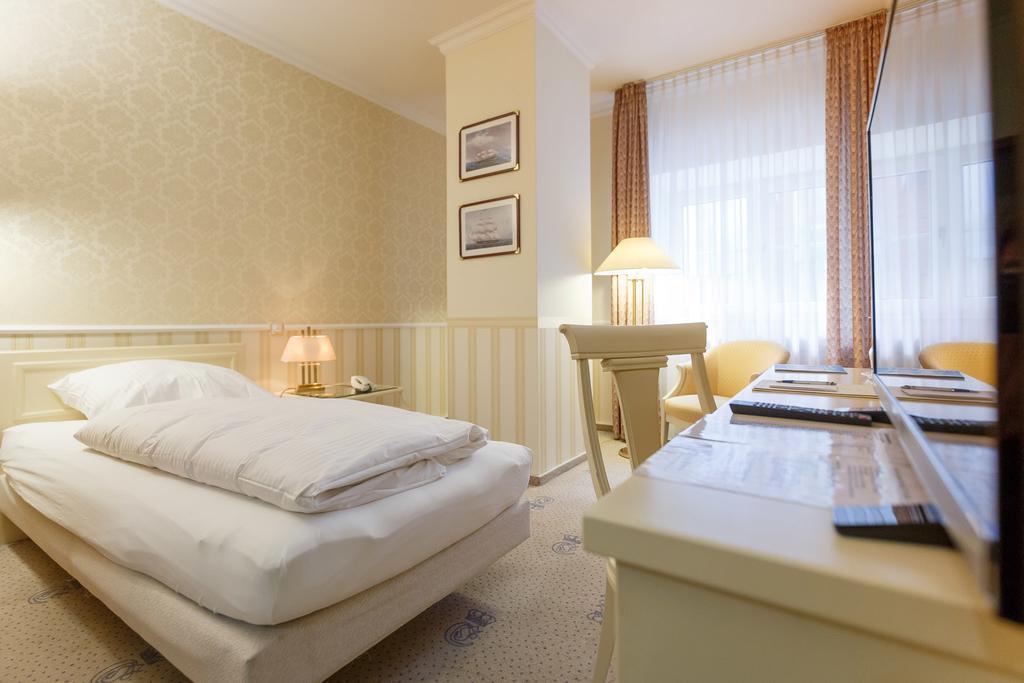 Hotel Erbprinz & Restaurant "Prinzenstube" Ludwigslust Buitenkant foto